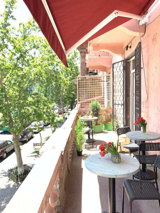 Duck Hostel Yerevan Exterior photo